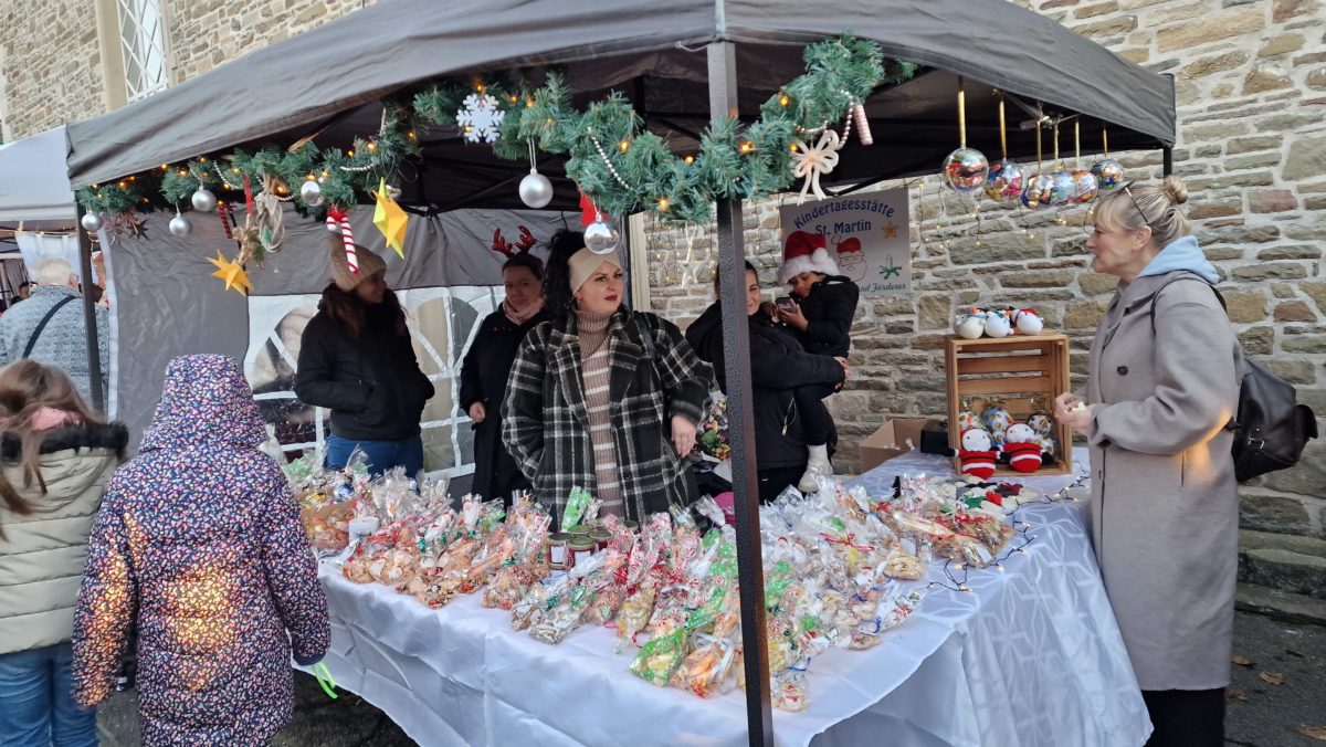 Impression vom Weihnachtsmarkt Lüttringhausen 2024. Foto: Sascha von Gerishem